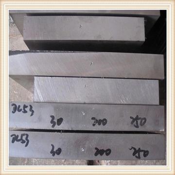 什么样的钢材受热后变形更小？